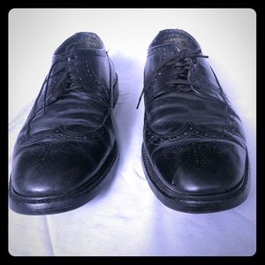 Classic men’s wingtips size 14D
